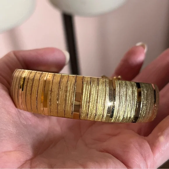Vintage 80 90 Gold Vermeil Oversized Mobwife Classic Italy thick wide Bracelet - Picture 12 of 17